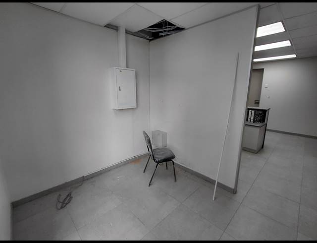174M² OFFICE TO LET IN FOURWAYS